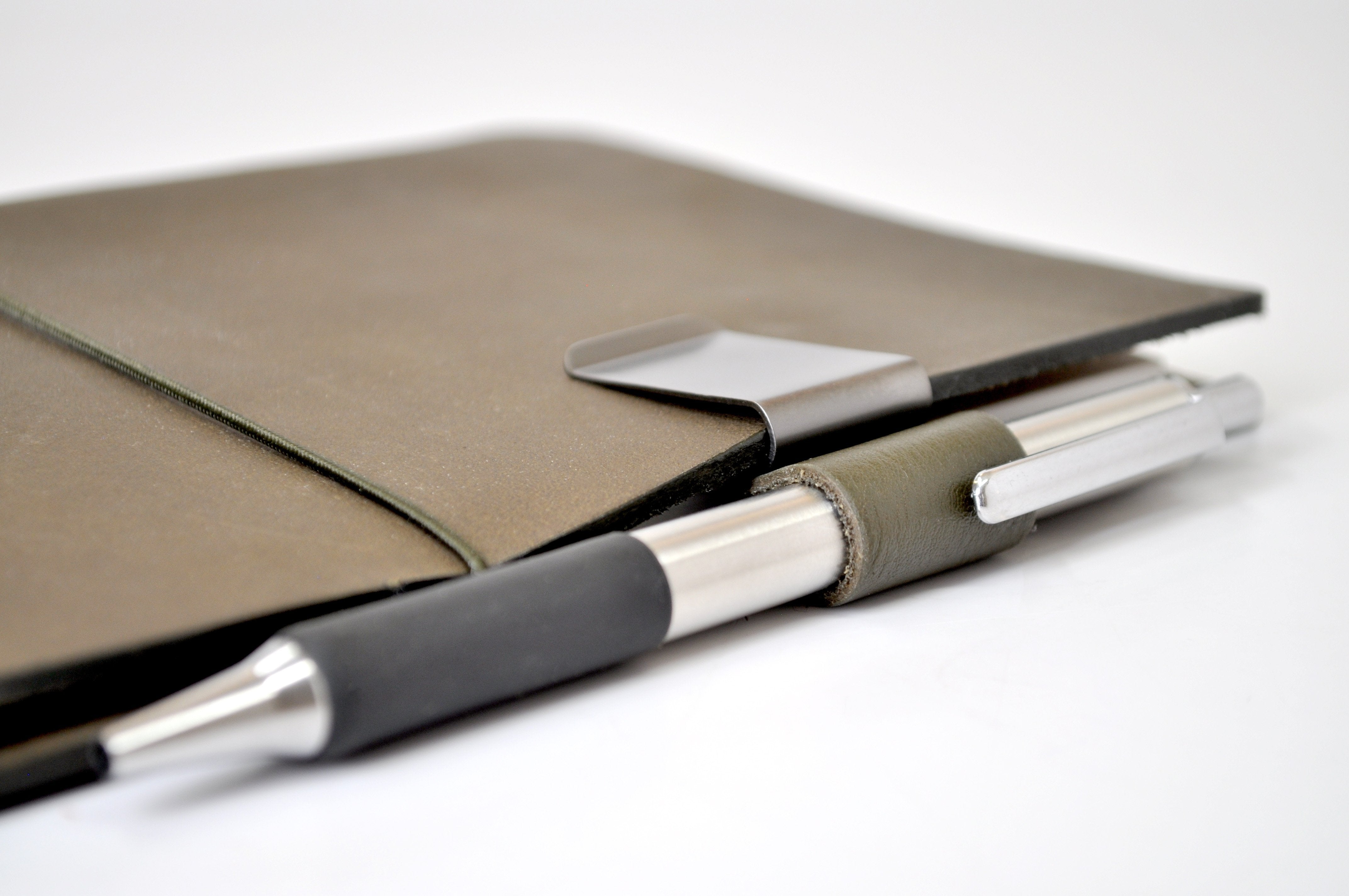 Pen Caddy Mini | Leather Pen Wallet for your Notebook